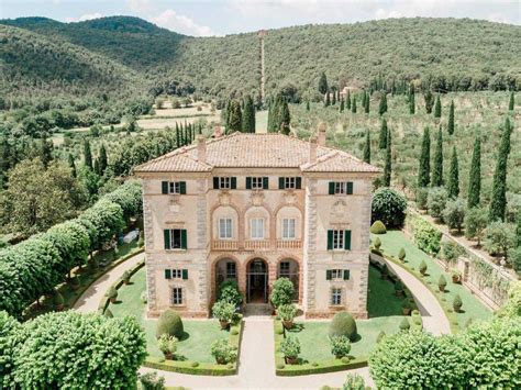 Weddings in a Tuscan Hamlet